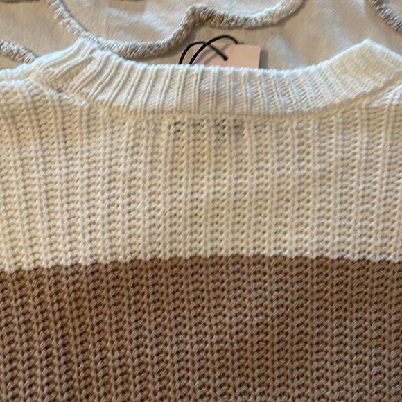 NWT- Sincerely Jules - Beautiful Crop Sweater in Neutral long sleeves size M - Picture 12 of 12